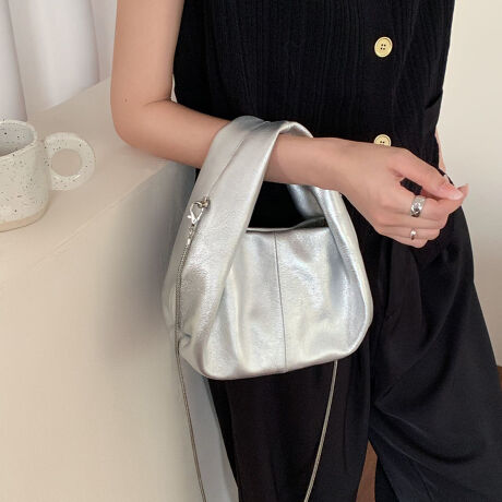 ۂ݂ттVGbg킢~jnhobOpointEǂȃX^COɂ킹₷VvȃfUCBEO\ȃ`F[V_[tȂ̂ŃV[R[fBl[gɍ킹2WAYłg܂BEfނɂA㎿ȎRrvōꂽobO͏tɂAgΎgقǂ炩Ȃωy߂̂́BERrv͋炩߁A{vi܂gƂ̂Ȃɂ߂̊vfނłBidlE|PbgFt@Xi[|Pbg~1AI[v|Pbg~1EA4Ήi22~31cm)F~Ezi10~20cmjF~Eybg{gi500mljF~Eybg{gci500mljF~EԌF}Olbg^Cvfpʐ^͎BeɂAۂ̃J[ƑقȂꍇ܂B\߂Bi̐F̖ڈ́AiP̂̉摜QƂB----------------------------------RrviS[gU[j̓1.ƂɂA^ꂵȂRrviS[gU[j̑傫ȓ͋xłBGƌłAŜ悤ɉԂe͂܂B܂AC^ɂς^tĂ܂B̐Ă܂܂ȊviɊpĂ܂B2.ČyA炩vxȂAv̂͂ƂĂG炩łBv̔قǂ̔ȂALk܂BzobOȂǁAɗ͌ŷǂɂ́ARrviS[gU[ji͂҂łB3.RȃV{ߍׂ₩ȔV{łBׂꂢȃV{v\ʂɕオAv{̑@ׂȔoĂ܂Bv̓V{o߂ɁAHŊvkVNĤʓIłBRrviS[gU[j̓VNH邱ƂȂARɃV{o܂Bׂ̍₩ȃV{́Aڂł͂ȂAڗȂbg܂B4.oNωiGCWOjV{͎RrviS[gU[jƎ̔oNω炵܂BV{̍a̐FZȂė̊Av\ʂ̉[܂ĐFĂ܂Bv̂gΎgقǂ炩AȂ₩ɂȂ܂B炩Ȃ^͂Â炢̂ŁApȂGCWOy߂܂B-------------------------------------îCɓo^ @n[g}[NNbNIJ[̍ēגʒmAZ[m点܂BVbv̂Cɓo^ @ViēגʒmȂǁAȏ󂯎邱Ƃł܂B[^:19754]