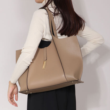 Z^[ƃTChŎgpAfފ̈Ⴄ炪̃g[gobOBpointEۂ݂ттVGbgtg̃v[gŃVvȂfUC̈obOBE}OlbgJŕ̏oyɂĂ܂BE|Pbgt3wfUCőeʂŎ[͂QEA4TCYΉŒʋ΁AʊwobOƂĂg܂BE≘ꂩĂobOe|CgBV[ỸV_[obO^Cvi^:99051jIXXIiE|PbgFt@Xi[|Pbg~2AI[v|Pbg~3EA4Ήi22~31cm)FEzi10~20cmjFZEybg{gi500mljFZEybg{gci500mljFfpʐ^͎BeɂAۂ̃J[ƑقȂꍇ܂B\߂Bi̐F̖ڈ́AiP̂̉摜QƂBîCɓo^ @n[g}[NNbNIJ[̍ēגʒmAZ[m点܂BVbv̂Cɓo^ @ViēגʒmȂǁAȏ󂯎邱Ƃł܂B[^:94016]