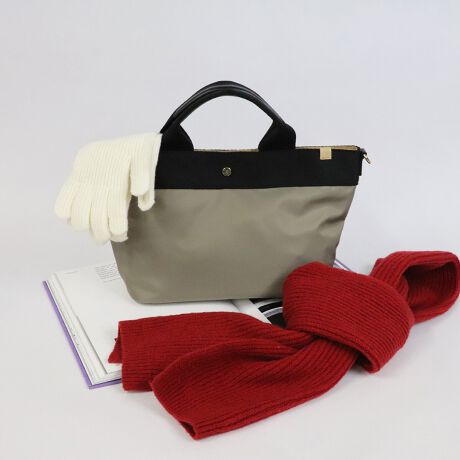 iCĽ򊴂iȈۂ̃V_[obOBpointEobOɎ{ꂽzFfUCKxȃJWAoBEe[vnhƓfނ̃ChV_[xgtŕLV[Ŋ􂵂܂BEV_[xggp鎖Ŏ΂ߊ|V_[obOƂĂEobOɂ̓hNp|Pbgt500mlybg{g𗧂ĂĎ[\BE}`Ƃ̂ŕKvȉו͔[߂fC[gɃsb^BiEOV_[xgtEobOFhNpۗEۉ|PbgtEO|PbgFȂE|PbgFt@Xi[|Pbg~1AI[v|Pbg~2EA4Ήi22~31cm)F~Ezi10~20cmjFZEybg{gi500mljFZEybg{gci500mljFîCɓo^ @n[g}[NNbNIJ[̍ēגʒmAZ[m点܂BVbv̂Cɓo^ @ViēגʒmȂǁAȏ󂯎邱Ƃł܂B[^:94064a]