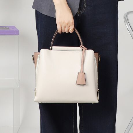 VvȂTCh̃oCJ[fUC|Cg2wayobOBpointE̒[ł3wECt@Xi[̑OɃ}Olbg^Cv̎[Xy[XA[͔QEO\ȃOV_[tȂ̂ŃV[ɂĎg\BEetȂ̂ŏɒuƂɏ≘\hĂ܂BE̒璼Ɏoĕ֗ȃL[tbNtBE}`Ƃ̂ŌڈȏɍLX[\BETChWbṽfUC|CgƂȂAF̃oCJ[͏iȈۂɁBEʋ΃obOȂǂ̃fC[g͂AHtH[}V[ɂ劈IiEV_[xgtEA4Ήi22~31cm)F~Ezi10~20cmjFZEybg{gi500mljFZEybg{gci500mljFZfpʐ^͎BeɂAۂ̃J[ƑقȂꍇ܂B\߂Bi̐F̖ڈ́AiP̂̉摜QƂBîCɓo^ @n[g}[NNbNIJ[̍ēגʒmAZ[m点܂BVbv̂Cɓo^ @ViēגʒmȂǁAȏ󂯎邱Ƃł܂B[^:93932]