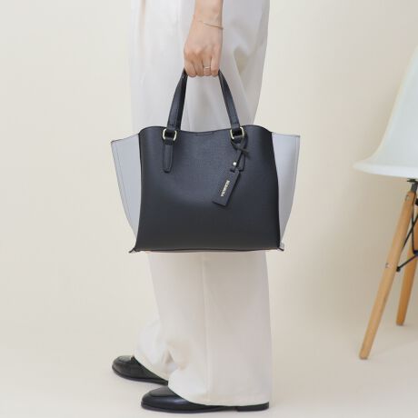 傫AȂfC[g₷TCY͂2WAYobOBpointEO\ȃV_[XgbvtŃV[ɂĎg\EOɂ|PbgtOwBE蕔}OlbgŒSɌŒ肷邱Ƃň芴 + Ȑ̏炵VGbgBETChɐ؂ւAVvȒɃfUCvX肷ȂX^ĆBEC[͖ʂ̖LXy[XɂȂĂAt@Xi[ŊJł̂SE|Pbg6tĂ̂ŁAMdi⏬ނ̊ǗɃIXXBEǂȕɂVvȃfUCɉAet̎dlłƊ|CgBEON/OFF킸֗Ɏgđ劈ԈႢȂ̃ACełBiEO|PbgFȂE|PbgFt@Xi[|Pbg~1AI[v|Pbg~2E|PbgFI[v|Pbg~3EA4Ήi22~31cm)F~Ezi10~20cmjFZEybg{gi500mljFZEybg{gci500mljF~fpʐ^͎BeɂAۂ̃J[ƑقȂꍇ܂B\߂Bi̐F̖ڈ́AiP̂̉摜QƂBîCɓo^ @n[g}[NNbNIJ[̍ēגʒmAZ[m点܂BVbv̂Cɓo^ @ViēגʒmȂǁAȏ󂯎邱Ƃł܂B[^:99029]