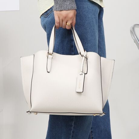 傫AȂfC[g₷TCY͂2WAYobOBpointEO\ȃV_[XgbvtŃV[ɂĎg\EOɂ|PbgtOwBE蕔}OlbgŒSɌŒ肷邱Ƃň芴 + Ȑ̏炵VGbgBETChɐ؂ւAVvȒɃfUCvX肷ȂX^ĆBEC[͖ʂ̖LXy[XɂȂĂAt@Xi[ŊJł̂SE|Pbg6tĂ̂ŁAMdi⏬ނ̊ǗɃIXXBEǂȕɂVvȃfUCɉAet̎dlłƊ|CgBEON/OFF킸֗Ɏgđ劈ԈႢȂ̃ACełBiEO|PbgFȂE|PbgFt@Xi[|Pbg~1AI[v|Pbg~2E|PbgFI[v|Pbg~3EA4Ήi22~31cm)F~Ezi10~20cmjFZEybg{gi500mljFZEybg{gci500mljF~fpʐ^͎BeɂAۂ̃J[ƑقȂꍇ܂B\߂Bi̐F̖ڈ́AiP̂̉摜QƂBîCɓo^ @n[g}[NNbNIJ[̍ēגʒmAZ[m点܂BVbv̂Cɓo^ @ViēגʒmȂǁAȏ󂯎邱Ƃł܂B[^:99029]