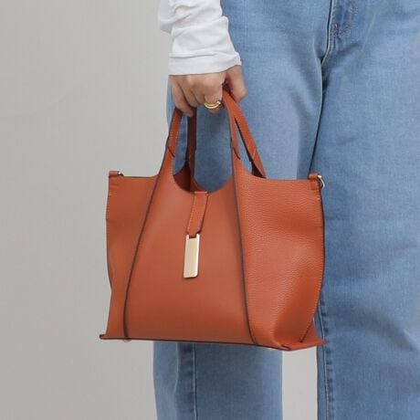 傤ǗǂTCYŃfC[g₷V_[obOBpointEXlCA4g[gobO2WAYV_[obOɂȂēoBEql̐A3w̃C|Pbg̃TCh͌Œɉǂ܂E\ʂɎ{ꂽS[hv[gANZg^Ă܂BEZ^[ƃTChőfފ̈ႤtFCNU[|CgBEVvȂiȕ͋ĈfUCŕLV[Ŋ􂵂܂BEʋ΃obOtH[}V[Ax̂oȂǃV[킸fC[g₷BEt̃V_[xgŎ΂ߊ|⌨|obOƂĂgp\BEetȂ̂ŁAɒuۂɏtɂ̂|CgBV[YA4^Cvi^:94016jIXXIiEV_[xgtEO|PbgFȂE|PbgFI[v|Pbg~2Et@Xi[|PbgFt@Xi[|Pbg~1AI[v|Pbg~1EA4Ήi22~31cm)F~Ezi10~20cmjFZEybg{gi500mljFZEybg{gci500mljF~fpʐ^͎BeɂAۂ̃J[ƑقȂꍇ܂B\߂Bi̐F̖ڈ́AiP̂̉摜QƂBîCɓo^ @n[g}[NNbNIJ[̍ēגʒmAZ[m点܂BVbv̂Cɓo^ @ViēגʒmȂǁAȏ󂯎邱Ƃł܂B[^:99051]