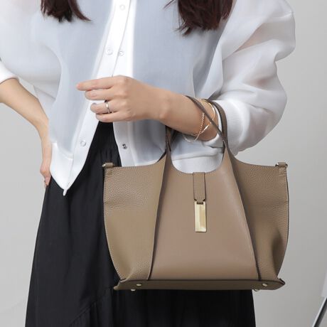 傤ǗǂTCYŃfC[g₷V_[obOBpointEXlCA4g[gobO2WAYV_[obOɂȂēoBEql̐A3w̃C|Pbg̃TCh͌Œɉǂ܂E\ʂɎ{ꂽS[hv[gANZg^Ă܂BEZ^[ƃTChőfފ̈ႤtFCNU[|CgBEVvȂiȕ͋ĈfUCŕLV[Ŋ􂵂܂BEʋ΃obOtH[}V[Ax̂oȂǃV[킸fC[g₷BEt̃V_[xgŎ΂ߊ|⌨|obOƂĂgp\BEetȂ̂ŁAɒuۂɏtɂ̂|CgBV[YA4^Cvi^:94016jIXXIiEV_[xgtEO|PbgFȂE|PbgFI[v|Pbg~2Et@Xi[|PbgFt@Xi[|Pbg~1AI[v|Pbg~1EA4Ήi22~31cm)F~Ezi10~20cmjFZEybg{gi500mljFZEybg{gci500mljF~fpʐ^͎BeɂAۂ̃J[ƑقȂꍇ܂B\߂Bi̐F̖ڈ́AiP̂̉摜QƂBîCɓo^ @n[g}[NNbNIJ[̍ēגʒmAZ[m点܂BVbv̂Cɓo^ @ViēגʒmȂǁAȏ󂯎邱Ƃł܂B[^:99051]