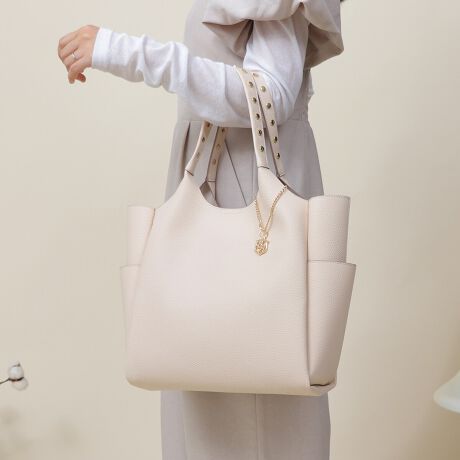 |CgɂȂS[hX^bYnhɎ{3wg[gobOBpointEA4TCY[\Œʋ΁EʊwɂIXXEC[ƑOɂ[Xy[X3wȂ̂ŃobO̒Őڂ₷BETChɂ|PbĝŌgтTbƎ[ɂ֗BEx[VbNȃJ[oG[VƎ[͔QŃfC[g₷BEX^bYƓF̃`[tŏiȈۂɁBiEO|PbgFTChI[v|Pbg~2E|PbgFt@Xi[|Pbg~1AI[v|Pbg~2EA4Ήi22~31cm)FEzi10~20cmjFEybg{gi500mljFEybg{gci500mljFfpʐ^͎BeɂAۂ̃J[ƑقȂꍇ܂B\߂Bi̐F̖ڈ́AiP̂̉摜QƂBîCɓo^ @n[g}[NNbNIJ[̍ēגʒmAZ[m点܂BVbv̂Cɓo^ @ViēגʒmȂǁAȏ󂯎邱Ƃł܂B[^:99034]