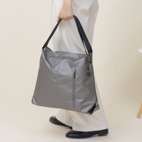 iȌ򊴂lJWAɃsb^ȃiCg[gobOBpointEA4TCY[\ȑeʃTCYBEiCfނȂ̂ŌyʂȂ̂|CgBEV_[xg̓tFCNU[fނŃJWAȂۂɁBEOʂɂ̓X}zTCỸ|PbgtBEɂ|Pbg3tĂ̂ŏ̎[֗EJ[oG[VŃIIt킸gp܂BEobOɃANZg^Ă郍S`[tBiEO|PbgFt@Xi[|Pbg~1E|PbgFt@Xi[|Pbg~1AI[v|Pbg~2EA4Ήi22~31cm)FEzi10~20cmjFEybg{gi500mljFEybg{gci500mljFfpʐ^͎BeɂAۂ̃J[ƑقȂꍇ܂B\߂Bi̐F̖ڈ́AiP̂̉摜QƂBîCɓo^ @n[g}[NNbNIJ[̍ēגʒmAZ[m点܂BVbv̂Cɓo^ @ViēגʒmȂǁAȏ󂯎邱Ƃł܂B[^:99033]