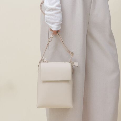 [ȂRwc~j|VFbgBpointEMdi⃊bvȂǍŒKvȂ̂ŊOoɃIXXEOɃ}Olbg̃|PbĝŊJ߂yŌgтȂǂTbƎ[IE^񒆂̃t@Xi[|Pbgɂ̎[\Ȃ̂Ŋ̒₷ڂ₷BERpNgŃX^CbVȃVGbgłzȏ̎[́IELxȃJ[oG[VȂ̂łDȈ_IтcoordinateEǂȃR[fBl[gɂ킹₷VvȃfUCBiEO|PbgFȂE|PbgFt@Xi[|Pbg~1EA4Ήi22~31cm)F~Ezi10~20cmjF~Eybg{gi500mljF~Eybg{gci500mljF~fpʐ^͎BeɂAۂ̃J[ƑقȂꍇ܂B\߂Bi̐F̖ڈ́AiP̂̉摜QƂBîCɓo^ @n[g}[NNbNIJ[̍ēגʒmAZ[m点܂BVbv̂Cɓo^ @ViēגʒmȂǁAȏ󂯎邱Ƃł܂B[^:94097]