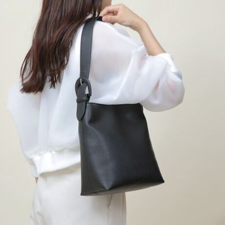 ghCNȃnhQWAYXNGAV_[obOBE߉\ȃV_[2^CvtBE500ml̃ybg{gƋMdiȂǂ鏬傫Ȃ悢TCYB(`4[s)Ewʂ̊Oɂ̓t@Xi[|PbgĂ̂ŌgтȂǂTbƎ[BEɂ̓I[v|Pbg~2At@Xi[|Pbg~1Ă̂ŏ̎[ɂ֗BEԌ̓}Olbg^CvŎo₷̂|CgBEobO{̂Ɠfނ̃xgŁAVvȂANZgɁBiEV_[RtEO|PbgFt@Xi[|Pbg~1E|PbgFt@Xi[|Pbg~1AI[v|Pbg~2EA4Ήi22~31cm)F~Ezi10~20cmjFEybg{gi500mljFEybg{gci500mljFfpʐ^͎BeɂAۂ̃J[ƑقȂꍇ܂B\߂Bi̐F̖ڈ́AiP̂̉摜QƂBîCɓo^ @n[g}[NNbNIJ[̍ēגʒmAZ[m点܂BVbv̂Cɓo^ @ViēגʒmȂǁAȏ󂯎邱Ƃł܂B[^:94095]