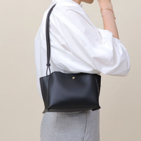 ybg{głTCYŁAłɃsb^ȃnhobOBpointEz̓TCYłłɃsb^EC[͖ʂ̖LXy[XŁA500ml̃ybg{g錩ڈȏ̎[́BEOɂ|PbgtOwŒ̕𐮗₷̂|CgBEobO㕔͏炵͋CoȐVGbgBEɂ͂|PbgƕʂɃ|Pbg2PtBE΂ߊ|⌨|܂ŁADȒɒ߉\ȃV_[fUCBEx[VbNȃJ[oCJ[fUC܂ŖLxȃJ[oG[VBEV{̂tFCNU[gpĂ̂ŏCɂȂɂBcoordinateELxȃJ[WJŁAX^CO̕߂}`ɂ܂BEtFCNU[fނgpĂ̂ŁAꂢڂȃX^CɂiEO|PbgFȂE|PbgFt@Xi[|Pbg~1AI[v|Pbg~1EJF}Olbg{^EA4Ήi22~31cm)F~Ezi10~20cmjFEybg{gi500mljFEybg{gci500mljF~fpʐ^͎BeɂAۂ̃J[ƑقȂꍇ܂B\߂Bi̐F̖ڈ́AiP̂̉摜QƂBîCɓo^ @n[g}[NNbNIJ[̍ēגʒmAZ[m点܂BVbv̂Cɓo^ @ViēגʒmȂǁAȏ󂯎邱Ƃł܂B[^:99127]