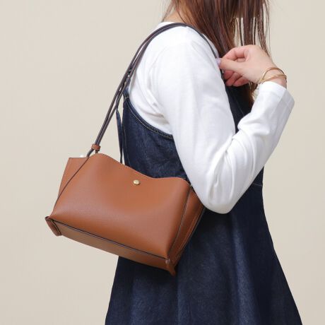 ybg{głTCYŁAłɃsb^ȃnhobOBpointEz̓TCYłłɃsb^EC[͖ʂ̖LXy[XŁA500ml̃ybg{g錩ڈȏ̎[́BEOɂ|PbgtOwŒ̕𐮗₷̂|CgBEobO㕔͏炵͋CoȐVGbgBEɂ͂|PbgƕʂɃ|Pbg2PtBE΂ߊ|⌨|܂ŁADȒɒ߉\ȃV_[fUCBEx[VbNȃJ[oCJ[fUC܂ŖLxȃJ[oG[VBEV{̂tFCNU[gpĂ̂ŏCɂȂɂBcoordinateELxȃJ[WJŁAX^CO̕߂}`ɂ܂BEtFCNU[fނgpĂ̂ŁAꂢڂȃX^CɂiEO|PbgFȂE|PbgFt@Xi[|Pbg~1AI[v|Pbg~1EJF}Olbg{^EA4Ήi22~31cm)F~Ezi10~20cmjFEybg{gi500mljFEybg{gci500mljF~fpʐ^͎BeɂAۂ̃J[ƑقȂꍇ܂B\߂Bi̐F̖ڈ́AiP̂̉摜QƂBîCɓo^ @n[g}[NNbNIJ[̍ēגʒmAZ[m点܂BVbv̂Cɓo^ @ViēגʒmȂǁAȏ󂯎邱Ƃł܂B[^:99127]