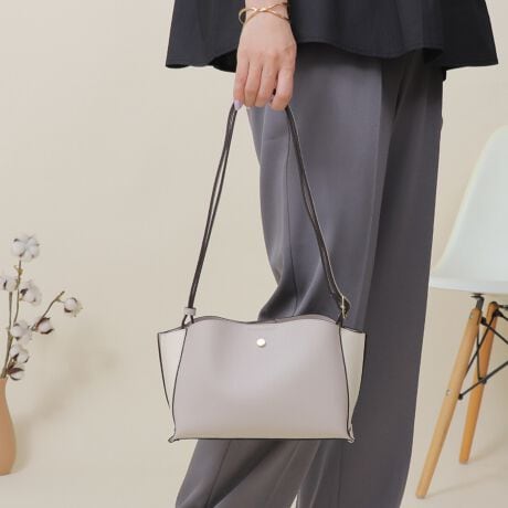 ybg{głTCYŁAłɃsb^ȃnhobOBpointEz̓TCYłłɃsb^EC[͖ʂ̖LXy[XŁA500ml̃ybg{g錩ڈȏ̎[́BEOɂ|PbgtOwŒ̕𐮗₷̂|CgBEobO㕔͏炵͋CoȐVGbgBEɂ͂|PbgƕʂɃ|Pbg2PtBE΂ߊ|⌨|܂ŁADȒɒ߉\ȃV_[fUCBEx[VbNȃJ[oCJ[fUC܂ŖLxȃJ[oG[VBEV{̂tFCNU[gpĂ̂ŏCɂȂɂBcoordinateELxȃJ[WJŁAX^CO̕߂}`ɂ܂BEtFCNU[fނgpĂ̂ŁAꂢڂȃX^CɂiEO|PbgFȂE|PbgFt@Xi[|Pbg~1AI[v|Pbg~1EJF}Olbg{^EA4Ήi22~31cm)F~Ezi10~20cmjFEybg{gi500mljFEybg{gci500mljF~fpʐ^͎BeɂAۂ̃J[ƑقȂꍇ܂B\߂Bi̐F̖ڈ́AiP̂̉摜QƂBîCɓo^ @n[g}[NNbNIJ[̍ēגʒmAZ[m点܂BVbv̂Cɓo^ @ViēגʒmȂǁAȏ󂯎邱Ƃł܂B[^:99127]