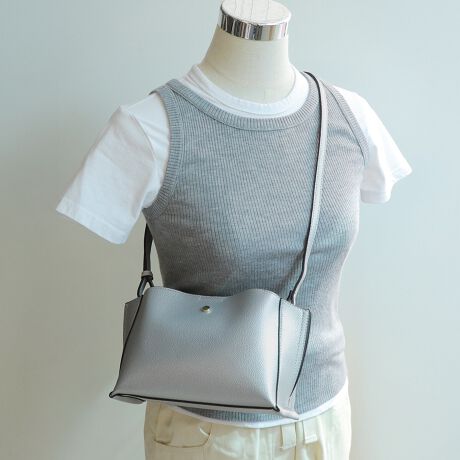 ybg{głTCYŁAłɃsb^ȃnhobOBpointEz̓TCYłłɃsb^EC[͖ʂ̖LXy[XŁA500ml̃ybg{g錩ڈȏ̎[́BEOɂ|PbgtOwŒ̕𐮗₷̂|CgBEobO㕔͏炵͋CoȐVGbgBEɂ͂|PbgƕʂɃ|Pbg2PtBE΂ߊ|⌨|܂ŁADȒɒ߉\ȃV_[fUCBEx[VbNȃJ[oCJ[fUC܂ŖLxȃJ[oG[VBEV{̂tFCNU[gpĂ̂ŏCɂȂɂBcoordinateELxȃJ[WJŁAX^CO̕߂}`ɂ܂BEtFCNU[fނgpĂ̂ŁAꂢڂȃX^CɂiEO|PbgFȂE|PbgFt@Xi[|Pbg~1AI[v|Pbg~1EJF}Olbg{^EA4Ήi22~31cm)F~Ezi10~20cmjFEybg{gi500mljFEybg{gci500mljF~fpʐ^͎BeɂAۂ̃J[ƑقȂꍇ܂B\߂Bi̐F̖ڈ́AiP̂̉摜QƂBîCɓo^ @n[g}[NNbNIJ[̍ēגʒmAZ[m点܂BVbv̂Cɓo^ @ViēגʒmȂǁAȏ󂯎邱Ƃł܂B[^:99127]