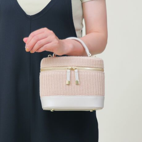 Gߊ߂ĂfނgpojeB^obOBpointEKxȃJWAłꂢߕ͋Cɂsb^BEU[ƃS[hobOɃANZgĂ܂BEobOɂ͏≘ꂩĂetBEɂ̓pXP[X̎[ɕ֗ȃ|PbgtBE`F[V_[xgtŎ΂ߊ|ƂĂgp\BEԂȌڂȂ~jz / X}z / ~j|[` / nJ`ȂǕKvȉו͓TCYBcoordinateEꂢڂȃs[XXbNXpcɂQłBiE|PbgFI[v|Pbg~1EA4Ήi22~31cm)F~Ezi10~20cmjF~Eybg{gi500mljF~Eybg{gci500mljF~fpʐ^͎BeɂAۂ̃J[ƑقȂꍇ܂B\߂Bi̐F̖ڈ́AiP̂̉摜QƂBîCɓo^ @n[g}[NNbNIJ[̍ēגʒmAZ[m点܂BVbv̂Cɓo^ @ViēגʒmȂǁAȏ󂯎邱Ƃł܂B[^:99040]