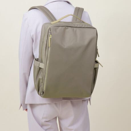 IIt킸􂷂靛HobNpbNBpointEH{Ă̂ŉ␅GɋAJ̓łgp܂BEVvłꂢڂȈۂ̃fUCŁArWlXV[ɂsb^BEwʂɂ̓L[P[XɒʂƂoL[IxgtBETChɂ̓ybg{g܂ݎP̎[ɕ֗ȃ|PbgtBE15C`܂łPC[̏o|PbgtȂ̂|CgBENbṼV_[xgŁAւ̕SyĂ܂BEeʃTCYȂu660gv̌yʂŃfC[g₷BEt@Xi[̋S[hJ[ŁAobÕANZgɂȂ܂BEobO㕔ƃt@Xi[ɂ́AtFCNU[gpBELX^Cɍ킹ĂLxȃJ[WJ́BEłg₷VvȃfUCŁA}U[YobOƂĂcoordinateErWlXV[͂AsȂǉו̑邨oɂIXXBiEHiCgpEwʁFL[IxgtEO|PbgFt@Xi[|Pbg~3(wPC|Pbg܂)AI[v|Pbg~2E|PbgFt@Xi[|Pbg~1AI[v|Pbg~2EA4Ήi22~31cm)FEzi10~20cmjFEybg{gi500mljFEybg{gci500mljFfpʐ^͎BeɂAۂ̃J[ƑقȂꍇ܂B\߂Bi̐F̖ڈ́AiP̂̉摜QƂBîCɓo^ @n[g}[NNbNIJ[̍ēגʒmAZ[m点܂BVbv̂Cɓo^ @ViēגʒmȂǁAȏ󂯎邱Ƃł܂B[^:99114]