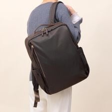 ベース(BASE)の【撥水 / 軽量】多機能 ナイロン バックパック リュック