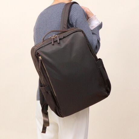 IIt킸􂷂靛HobNpbNBpointEH{Ă̂ŉ␅GɋAJ̓łgp܂BEVvłꂢڂȈۂ̃fUCŁArWlXV[ɂsb^BEwʂɂ̓L[P[XɒʂƂoL[IxgtBETChɂ̓ybg{g܂ݎP̎[ɕ֗ȃ|PbgtBE15C`܂łPC[̏o|PbgtȂ̂|CgBENbṼV_[xgŁAւ̕SyĂ܂BEeʃTCYȂu660gv̌yʂŃfC[g₷BEt@Xi[̋S[hJ[ŁAobÕANZgɂȂ܂BEobO㕔ƃt@Xi[ɂ́AtFCNU[gpBELX^Cɍ킹ĂLxȃJ[WJ́BEłg₷VvȃfUCŁA}U[YobOƂĂcoordinateErWlXV[͂AsȂǉו̑邨oɂIXXBiEHiCgpEwʁFL[IxgtEO|PbgFt@Xi[|Pbg~3(wPC|Pbg܂)AI[v|Pbg~2E|PbgFt@Xi[|Pbg~1AI[v|Pbg~2EA4Ήi22~31cm)FEzi10~20cmjFEybg{gi500mljFEybg{gci500mljFfpʐ^͎BeɂAۂ̃J[ƑقȂꍇ܂B\߂Bi̐F̖ڈ́AiP̂̉摜QƂBîCɓo^ @n[g}[NNbNIJ[̍ēגʒmAZ[m点܂BVbv̂Cɓo^ @ViēגʒmȂǁAȏ󂯎邱Ƃł܂B[^:99114]