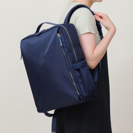 IIt킸􂷂靛HobNpbNBpointEH{Ă̂ŉ␅GɋAJ̓łgp܂BEVvłꂢڂȈۂ̃fUCŁArWlXV[ɂsb^BEwʂɂ̓L[P[XɒʂƂoL[IxgtBETChɂ̓ybg{g܂ݎP̎[ɕ֗ȃ|PbgtBE15C`܂łPC[̏o|PbgtȂ̂|CgBENbṼV_[xgŁAւ̕SyĂ܂BEeʃTCYȂu660gv̌yʂŃfC[g₷BEt@Xi[̋S[hJ[ŁAobÕANZgɂȂ܂BEobO㕔ƃt@Xi[ɂ́AtFCNU[gpBELX^Cɍ킹ĂLxȃJ[WJ́BEłg₷VvȃfUCŁA}U[YobOƂĂcoordinateErWlXV[͂AsȂǉו̑邨oɂIXXBiEHiCgpEwʁFL[IxgtEO|PbgFt@Xi[|Pbg~3(wPC|Pbg܂)AI[v|Pbg~2E|PbgFt@Xi[|Pbg~1AI[v|Pbg~2EA4Ήi22~31cm)FEzi10~20cmjFEybg{gi500mljFEybg{gci500mljFfpʐ^͎BeɂAۂ̃J[ƑقȂꍇ܂B\߂Bi̐F̖ڈ́AiP̂̉摜QƂBîCɓo^ @n[g}[NNbNIJ[̍ēגʒmAZ[m点܂BVbv̂Cɓo^ @ViēגʒmȂǁAȏ󂯎邱Ƃł܂B[^:99114]