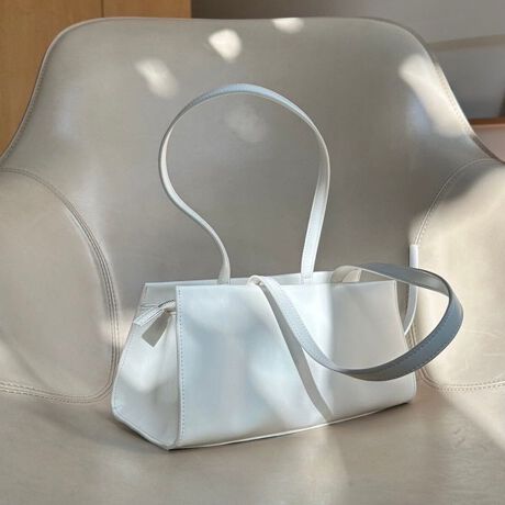 gĥ鉡VGbg͂̃obÕX}[gȃVGbgɁA͎d؂|PbgtOwׂ̍ȃfUĆBołȂAIP[WobOƂĂg鍂fUCBRpNgȃTCYŏiɁAnh͒߂Ō|łl̏炵g[gobOBG߂V[킸lXȃV[Ŋ􂷂obÓA1̓}XgŎĂACeB1.֗ȉfUCiȃTCỸ~jobOłAڈȏɑeʁB܂zAX}zApXP[XACtHAnJ`RXȂǁAoɕKvȃACe͂1ɓZ܂Xy[XAz[\łB2.d؂|Pbgt̎OwSɂ̓t@Xi[̎d؂|PbgtBÕXy[X}Olbgŕ邱ƂłAACeprɍ킹ĕ𕪂Ď[邱Ƃ\łBt@Xi[t̃|Pbgɂ͋Mdiނ̎[߂łB3.d؂|PbgȊOɂ2|PbgtS̎d؂|PbgȊOɂɂ̓t@Xi[|Pbg~1AI[v|Pbg~1tĂA悭gނ͂gpĂBS̎[ɔׂƏ߂̃|PbgɂȂ܂AނqɂȂȂ炸Ɏ[ł̂֗ȃ|CgłB4.|\Ȓ̎{̂̓RpNgȃTCYɂȂĂ܂A͒߂̃fUCȂ̂Ō|yXłBׂ߂̃nhfUCAioĂ|CgB5.{̂ɏtɂetɂ͋4ɒetB邾łȂA{̂ɏtɂ̂B6.БTCh̒ߕRfUC|CgБ̂݃TCh̕R𒷂fUCBVvȃVGbgɃ|Cg邱ƂŁACɃ[hłȃX^Co܂B7.Ɏ₷yʃfUCG߂킸I[V[YgfފɁAǂȃR[fɂVGbgBɖ360ǧyʃfUCŁAɎ₷ACełBiEO|PbgFȂE|PbgFt@Xi[|Pbg~1AI[v|Pbg~1EA4Ήi22~31cm)F~Ezi10~20cmjFEybg{gi500mljFEybg{gci500mljF~fpʐ^͎BeɂAۂ̃J[ƑقȂꍇ܂B\߂Bi̐F̖ڈ́AiP̂̉摜QƂBîCɓo^ @n[g}[NNbNIJ[̍ēגʒmAZ[m点܂BVbv̂Cɓo^ @ViēגʒmȂǁAȏ󂯎邱Ƃł܂BîCɓo^ @n[g}[NNbNIJ[̍ēגʒmAZ[m点܂BVbv̂Cɓo^ @ViēגʒmȂǁAȏ󂯎邱Ƃł܂B[^:94088]