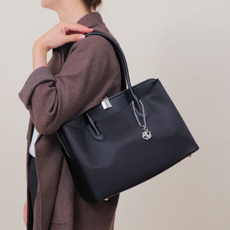 lJWAȃiC~U[g[gobOpointEA4TCYΉŒʋ΁EʊwobOɂsb^BE[ɕ֗3w\ŁAOʂƔwʂɃ}OlbgJ̃|PbgtBEiȔ̂iCƃV{̂郌U[iȕ͋Co܂BEV_[xgtŁA|E΂ߊ|ƂĂg܂BcoordinateEJWA炫ꂢ߃X^C܂ŕLV[Ŋ􂵂܂BiEO|PbgF}OlbgJ|Pbg~2(OʁAw)E|PbgFt@Xi[|Pbg~1AI[v|Pbg~2EA4Ήi22~31cm)FEzi10~20cmjFEybg{gi500mljFEybg{gci500mljFfpʐ^͎BeɂAۂ̃J[ƑقȂꍇ܂B\߂Bi̐F̖ڈ́AiP̂̉摜QƂBîCɓo^ @n[g}[NNbNIJ[̍ēגʒmAZ[m点܂BVbv̂Cɓo^ @ViēגʒmȂǁAȏ󂯎邱Ƃł܂B[^:99061]