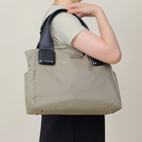 VvȃfUCŕLV[Ŋ􂷂g[gobOBpointE艺̃XNGAp[c|CgBEnhɃtFCNU[gpiȈۂɁBEAO킹7̃|PbgtŐڂɕ֗BE500mlybg{g[łTCh|Pbg|CgBEetŃobO≘ꂩĂ܂BiEA4Ήi22~31cm)FZEzi10~20cmjFZEybg{gi500mljFZEybg{gci500mljF~fpʐ^͎BeɂAۂ̃J[ƑقȂꍇ܂B\߂Bi̐F̖ڈ́AiP̂̉摜QƂBîCɓo^ @n[g}[NNbNIJ[̍ēגʒmAZ[m点܂BVbv̂Cɓo^ @ViēגʒmȂǁAȏ󂯎邱Ƃł܂BîCɓo^ @n[g}[NNbNIJ[̍ēגʒmAZ[m点܂BVbv̂Cɓo^ @ViēגʒmȂǁAȏ󂯎邱Ƃł܂B[^:10047]