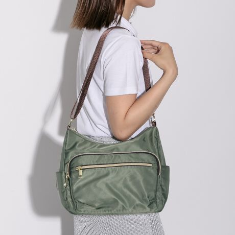 yʂŕigɃsb^ȃTCỸiCV_[obOBpointE}`15cm̂ŁAڈȏ̑eʂŕigɃsb^BEx[VbN|CgJ[܂ŃJoLxBEVvȃfUCŕLX^Cɍ킹₷BE悢򊴂̂iCfނŁAJWAȂۂɁBE傫ȊԌŒ̕o₷̂|CgBETChɂ|Pbg2tĂ̂ŁAX}zȂǃTbƎo̎[ɕ֗BiEO|PbgFt@Xi[|Pbg~3ATChI[v|Pbg~2E|PbgFt@Xi[|Pbg~1AI[v|Pbg~2EA4Ήi22~31cm)F~Ezi10~20cmjFEybg{gi500mljFEybg{gci500mljF~fpʐ^͎BeɂAۂ̃J[ƑقȂꍇ܂B\߂Bi̐F̖ڈ́AiP̂̉摜QƂBîCɓo^ @n[g}[NNbNIJ[̍ēגʒmAZ[m点܂BVbv̂Cɓo^ @ViēגʒmȂǁAȏ󂯎邱Ƃł܂B