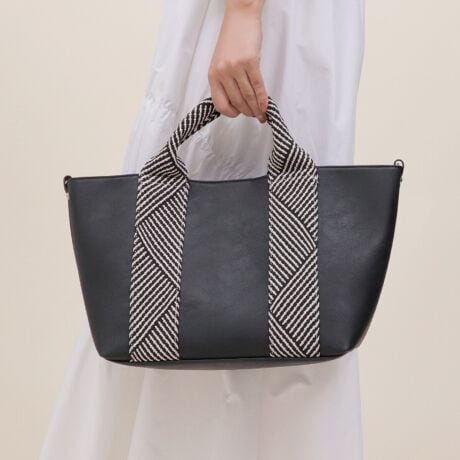 e[vnhlJWAɃsb^̃g[gobOBpointEVvȃtH̉^g[gobOBE}`18cm̂ŌڈȏɑeʁBE}OlbgJŒ̎̕oyXEn̓XgCv̑vgŃfUCvXBEA4TCYΉŃIIt킸gpĂ܂BEV_[xgtŃV_[obOA΂ߊ|ƂĂgp\BiEV_[xgtEO|PbgFȂE|PbgFt@Xi[|Pbg~1AI[v|Pbg~2EA4Ήi22~31cm)FEzi10~20cmjFZEybg{gi500mljFZEybg{gci500mljFZfpʐ^͎BeɂAۂ̃J[ƑقȂꍇ܂B\߂Bi̐F̖ڈ́AiP̂̉摜QƂBîCɓo^ @n[g}[NNbNIJ[̍ēגʒmAZ[m点܂BVbv̂Cɓo^ @ViēגʒmȂǁAȏ󂯎邱Ƃł܂B[^:87010]