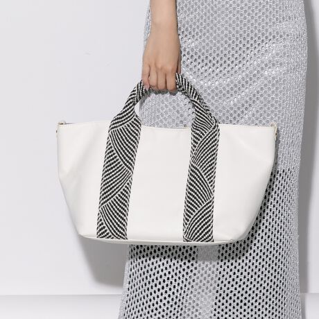 e[vnhlJWAɃsb^̃g[gobOBpointEVvȃtH̉^g[gobOBE}`18cm̂ŌڈȏɑeʁBE}OlbgJŒ̎̕oyXEn̓XgCv̑vgŃfUCvXBEA4TCYΉŃIIt킸gpĂ܂BEV_[xgtŃV_[obOA΂ߊ|ƂĂgp\BiEV_[xgtEO|PbgFȂE|PbgFt@Xi[|Pbg~1AI[v|Pbg~2EA4Ήi22~31cm)FEzi10~20cmjFZEybg{gi500mljFZEybg{gci500mljFZfpʐ^͎BeɂAۂ̃J[ƑقȂꍇ܂B\߂Bi̐F̖ڈ́AiP̂̉摜QƂBîCɓo^ @n[g}[NNbNIJ[̍ēגʒmAZ[m点܂BVbv̂Cɓo^ @ViēגʒmȂǁAȏ󂯎邱Ƃł܂B[^:87010]