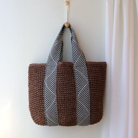 y[p[fނɃ҂݃e[vnhڂ䂭g[gobOBpointEA4TCYۂ܂eʃTCYBE_炩ȑfފŌyʂȂ̂|CgBEVvȃVGbgȂe[ṽp^[fUCANZgɁBEɂ3̕tŏ̎[ɕ֗Eigɂ͂As₨oɕLV[Ŋ􂵂܂BEh肷ȂfUCőlJWAɃsb^łBiEO|PbgFȂE|PbgFI[v|Pbg~2At@Xi[|Pbg~1EA4Ήi22~31cm)FEzi10~20cmjFEybg{gi500mljFEybg{gci500mljFfpʐ^͎BeɂAۂ̃J[ƑقȂꍇ܂B\߂Bi̐F̖ڈ́AiP̂̉摜QƂBîCɓo^ @n[g}[NNbNIJ[̍ēגʒmAZ[m点܂BVbv̂Cɓo^ @ViēגʒmȂǁAȏ󂯎邱Ƃł܂B[^:87103]îCɓo^ @n[g}[NNbNIJ[̍ēגʒmAZ[m点܂BVbv̂Cɓo^ @ViēגʒmȂǁAȏ󂯎邱Ƃł܂B