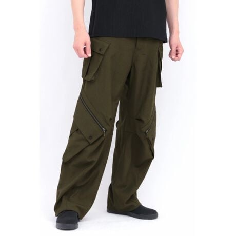 [^ԁF2002083]yDESIGNz ghǋyChJ[SpcB ChVGbgɁAGƐɃ_[c{AJ[u𕷂▭ȃtH\zB eƕGɔzJ[S|PbgAZIPANZgڂ{łB fjƃJ[SfUC𓥏PARC|Pbg⃊xbgt邱ƂŃANeBuȃfUCɏ؂Ă܂B yTEXTILEz |GXe~|E^̃Xgb`IbNXfށB Ƃ\ŁAVƂƂ^b`𕹂fނƂȂĂ܂B