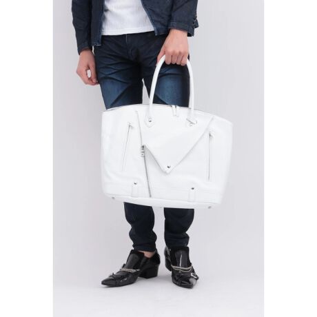 [^ԁF2002150][DESIGN] _uC_[XWPbg̃fBe[𗎂Ƃ񂾁AGbWBȘȂ܂̃{Xgg[gobOB AVg[ɑtgt@Xi[Axg`[t̑Aƃ[hZfUCłB Oɂ͋@\Iȃ|PbgzuAɂ13C`̃bvgbvPC[\ȐpRp[gg𓋍ځB nh͌|ł钷ɐݒ肵AX^CƗ֐˔dオłB [TEXTILE] VNiV{j^{vgpB ʂ̂\Ǝp˔ALYڗɂgɂKĂ܂B VRv̓AC␅GɂF邱Ƃ܂BJVł̎gpAF̈ߗނƂ̑gݍ킹ɂ͂ӂB