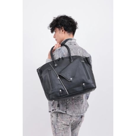 [^ԁF2002150][DESIGN] _uC_[XWPbg̃fBe[𗎂Ƃ񂾁AGbWBȘȂ܂̃{Xgg[gobOB AVg[ɑtgt@Xi[Axg`[t̑Aƃ[hZfUCłB Oɂ͋@\Iȃ|PbgzuAɂ13C`̃bvgbvPC[\ȐpRp[gg𓋍ځB nh͌|ł钷ɐݒ肵AX^CƗ֐˔dオłB [TEXTILE] VNiV{j^{vgpB ʂ̂\Ǝp˔ALYڗɂgɂKĂ܂B VRv̓AC␅GɂF邱Ƃ܂BJVł̎gpAF̈ߗނƂ̑gݍ킹ɂ͂ӂB