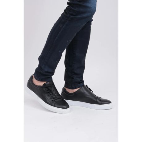 [^ԁF2002142][DESIGN] i`ȕ͂̏㎿ȋvgpAN[Őꂽۂ̃U[Xj[J[Bfޖ{̊炩Ɛ[݂̂鎿AJWAȃACeɏiZꑫłB~j}ȃtH̒ɁAJ[u`悤ɐ݌vꂽV[[Xp[cƎ̃GbWYA肰Ȃo܂B VvŖʂ̂ȂfUCȂAfBe[ɂ܂ł邱ƂŁAXj[J[łȂvĈ悤Ȓ[ȕ͋C𕹂Ă܂B X^CO̕LAfj`mpȂǂ̃JWAX^Cɂ͂AXbNXZbgAbvX^Cƍ킹邱ƂŁA[h钅ȂɂtBbg܂BV[YXɊ􂷂AIȃCtX^CɊY\ȈꑫłB [TEXTILE] Abp[ɎgpĂ̂́Ai`ȕƒ悢˔㎿ȃX[XU[ivjBv{̎RȃV{AߓxȉH{ȂƂŁAfpłȂꂽ\ɎdグĂ܂B TCY\L S:25`25.5cm M:26`26.5cm L:27`27.5cm