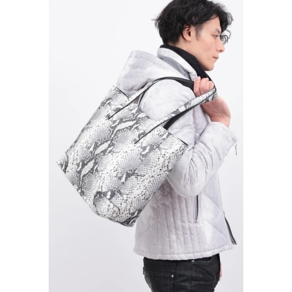 00s Tornado Mart パイソン 型押しレザー ボストンバッグ 00s Tornado Mart パイソン 型押しレザー ボストンバッグ - メルカリ