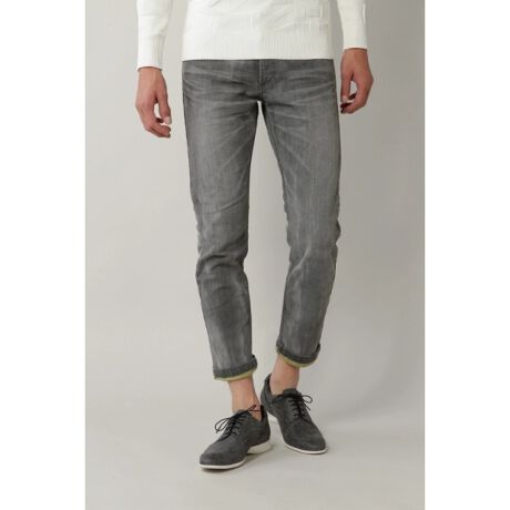 [^ԁF2012820]yDESIGNz\ʂ̓[bpfj̃nhVF[u{FȃJ[悹邱ƂɂXɍ[fjɋ߂Â܂Bʂɂ͂ꂼ̕\ʃJ[ɑǂJ[I肵nԂ̎ɃJ[̊痿R[eBO{܂B[toĒp̏ꍇɃJ[oĂČłoƍl܂B痿ɂR[eBÖא􂤂ƂɏÂFސFĂ܂܂oĂ܂܂B̎@̓C^Añfjuhłgpꂽ@ɂȂ̂łByTEXTILEz̐n͒ԂɎgpقǂ̕ï肵nŃi`ȃXgb`Ă܂BAXuȂ߂̕\ʊYڂ̑lfjnłBn98|E^2