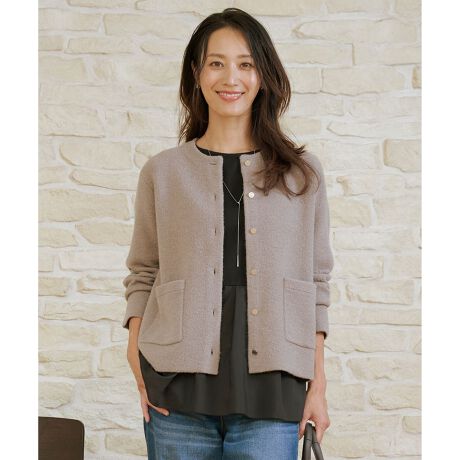 [^ԁFKRG0GW0030]J.PRESSIWitœʊvXIȂ̕Ll̃jbgfUC炩ȕ\̂fނ_utFCXŕ҂ݗĂA悢n̂jbgBNJ.PRESSIWitɃAbvf[gāAʊvX܂B݌͂ƂEhlbNŁAɃ^[glbNݕtuEXȂǂ킹āAlXȒȂy݂܂BpcɂXJ[gɂ킹₷䊴ŁAH~Ɋ􂵂ĂACełBfޕ\n̓I[XgAY̖hkmE[gpB炩ȂAxɐDグu[NȂł͂́Aiől炵\͂łBɂ̓Xgb`ƌ`萫˔fނgݍ킹ASn̗ǂƃVGbg̔𗼗Ă܂Bi摜̓TvgpĂ邽߁AFTCY̎dlɕύXꍇ܂̂ŁA\߂B