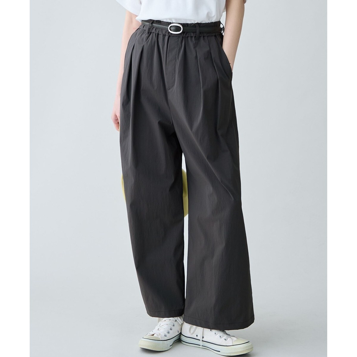 [週末限定値下]VALENTINO ブラック x イエロー タックパンツ 撥水ナイロンタックパンツ | エニィ(ANY) | マルイウェブチャネル