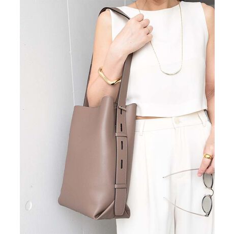 ꂽVvfUCBd؂ŋ@\l̃V_[obO2025AWVFFAC{[VvX^CbVȃfUC͂̃V_[obOBʂ̂ȂtHƏ㎿ȃtFCNU[̎Al̕iiĂ܂BobOɂ͎d؂肪AA4TCYۂ܂eʐ݌vBd̏ނ̕Ki𐮗ڂ₷Ag̗ǂQłBOɂ͕֗ȃ|PbgtŁAX}zpXP[XȂǂoACeX[YɎ[ł܂BV_[Xgbv͒߉\ŁARɃJX^}CYł̂|CgB|A΂ߊ|ǂłg܂BV[ɍ킹Ďg閜\obOʋ΁AVbsOAJWAȂo܂ŁAǂȃV[ɂYobOłB^E[X͂AItBXJWAɂ}b`J[WJiubNEg[vjpӂĂ܂BPUU[Ƃͥ_炩ƂG肪ŁA{vɋ߂ڂƎ̍/vłB{vî悤ȓʂȂ͕Kv܂BϐɗDĂ邱ƂłAJȂǂ̐Ă̓̊ȂǂŉĂ܂ۂɂ́A炩zŐ@ĂȂǊȒPȃeiXsĂƂ蒷邱Ƃ\łBAR[Ȃǂ܂܂n܂͗򉻂𑁂߂邱ƂɌq܂̂łӂBystyiroz̖킭킭ʂĂ܂B "styiro"Ƃ́AtXŉMӖystylozƍʁyiroz킹sʁiFjMẗӂ̑B w̃R[fBl[gɂAFM̔JƂ̂킭킭悤ȋCxƂӖ߂Ă܂BႤobOAႤANZT[AႤwAAW ÃX^CmV[Cɍ킹vf肰Ȃ邻ȑl̂߂̃uhłBAR[≖fnȂǂ̏ŁEۉtiɕtƁAFϐFEV~ꍇ򉻂𑁂߂錴ɂȂ܂̂łӂB摜̏i̓TvłBۂ̏iƐFAdlAHATCYAfޓ኱قȂꍇ܂Bi摜́A̓p\RȂǂ̉{ɂAۂ̐FƈقȂČꍇ܂B\߂BipׂɁAAeV^OEl[KmF̏AGiJAȂǁjɂgpFFڂ̌ƂȂꍇ܂̂ŁA戵ɂ͏[ӂB[^:024-7901]