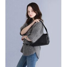 スタッズ付きショルダーバッグ