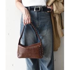 スタッズ付きショルダーバッグ