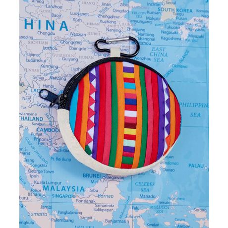 Discover Handicraft, Original Round Pouchy Eۃ|[` Thailand z҂y֗ɂȂ悤ɁAE炢낢ȌLȑfނāÂЂTCY̊ۂ|[`܂Bg̉̂傱Ƃ̂ɂ҂łB́AMade in Thailand ^C̏EX̃pb`[NngpBJritŁAg̉̏ނICԌȂǂ̃J[hނ̂ɕ֗ȃACeB̂ɋ悤B̏i1_1_ElɂƂȂ܂Bׁ̈An̎ɂ蕿̔zu`EFȂǎ኱̍܂Bi摜͈łBj炩߂BAmina Collection Co.,LTD.[^:TGFP2201]
