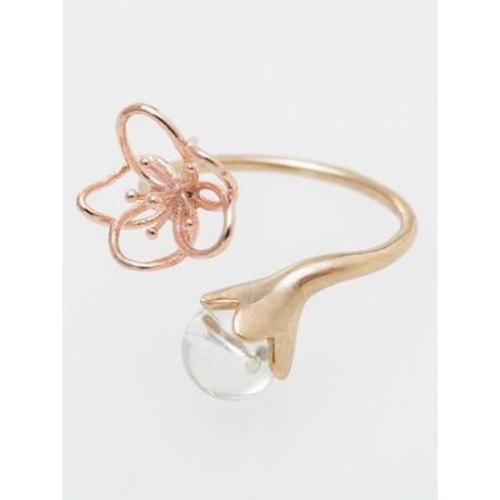 [^ԁF7CNZ0301-2024]̓{̉Ԃ`[tɂOB̂悤ɃNAȐF̃r[YhA؂₩Ɏwʂ܂B