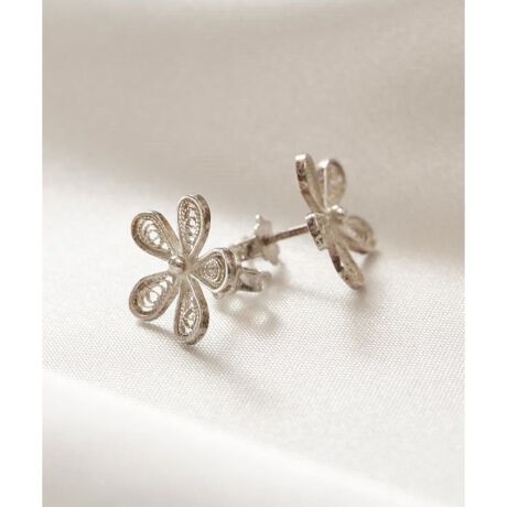 [^ԁFLEMZ2104-2024]nCɕԃ}^500N`H|i̋׍HutBO[vBlTXォςʎ@Ŏ󂯌pꂽA@ׂȃnhCȟ|pANZT[łBȂԂ̖͗l|Xg^CṽsAXłBȓƃVo[̋PŁA肰Ȃ̂ɁBY҂̃TCƓt̃J[hƈꏏɁAP[XɓĂ͂܂B؂ȕւ̃v[g⎩ւ̂JAʂȓɂ҂ȃANZT[łB