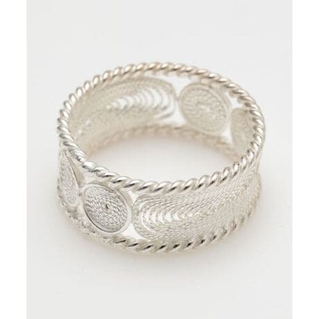 [^ԁFLEMZ2107-2024]nCɕԃ}^500N`H|i̋׍HutBO[vBlTXォςʎ@Ŏ󂯌pꂽA@ׂȃnhCȟ|pANZT[łBQ͗lׂ̍߃OBȓƃVo[̋PŁAwiɌĂ܂BY҂̃TCƓt̃J[hƈꏏɁAP[XɓĂ͂܂B؂ȕւ̃v[g⎩ւ̂JAʂȓɂ҂ȃANZT[łB