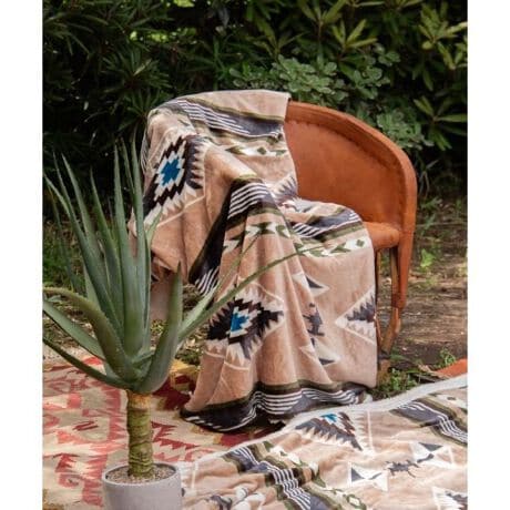 [^ԁFCCKP4302-2024][NOMADY]{^ƃ[vtŁA⌨|ƂĂgpłuPbgBӂƂŁAbNX^C[΍ɂ҂B\t@ItBXAAEghAȂǁA܂܂ȃV[Ŋ􂵂܂B^т₷ANbVƂĂgp\BfUCƋ@\˔Ap̍ACełB