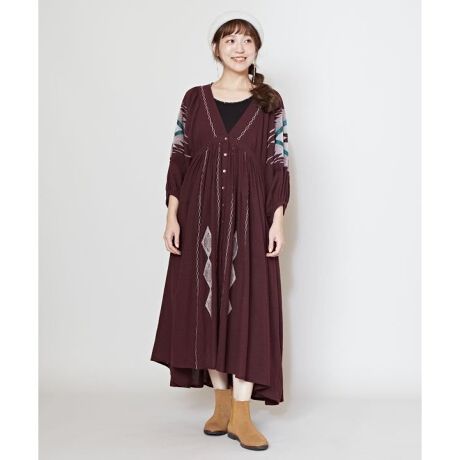 [^ԁFIAC-5104-2025]Zhȋn`[tɂό`s[XBnNオp[̂悤ȃJ[OƁA͋IeK̎hイ|CgB[XAbvVGbg䂫āAVʂĂ邱ƊԈႢȂ̈ꖇłB