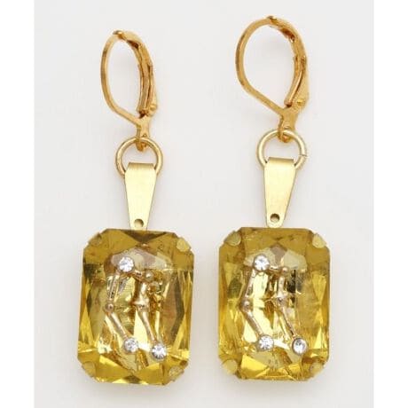 [^ԁFLECZ5110-2025]12C[WJ[̃`FRKXłꂽtbNsAXBXɂꂽKYr[YA肰Ȃ߂܂B