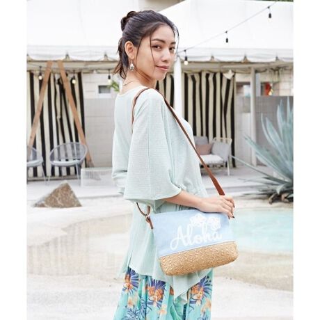 [^ԁF42QP5102-2025]ALOHÃS_ɃXpR[ŔzuV_[obOByē|PbgtŎ[SBV_[xg͒̒\łB