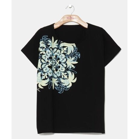 [^ԁFYCA-5107-2025]ԃ`[t̃LgX^CbVɕ`ꂽTVcBGƂЂ₽ڐG⊴̐n͊炩ȔG肪IłBƂ炵Y߂ɒVGbgŁA̘r₨ڗbNXȂɁBtbX^E[Xɂ߂łB