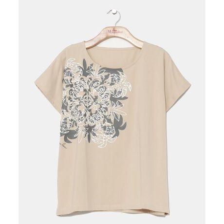 [^ԁFYCA-5107-2025]ԃ`[t̃LgX^CbVɕ`ꂽTVcBGƂЂ₽ڐG⊴̐n͊炩ȔG肪IłBƂ炵Y߂ɒVGbgŁA̘r₨ڗbNXȂɁBtbX^E[Xɂ߂łB