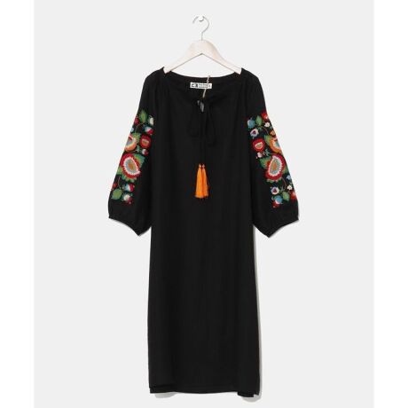 [^ԁFLEU-5605-2025]uBV@JvƌĂ΂ENCîԂ̎hイ_ɂAs[XBӂƂVGbg킢炵Bƒ郊lfށBXJ[gpcƍ킹ăR[fBl[gĂ܂B